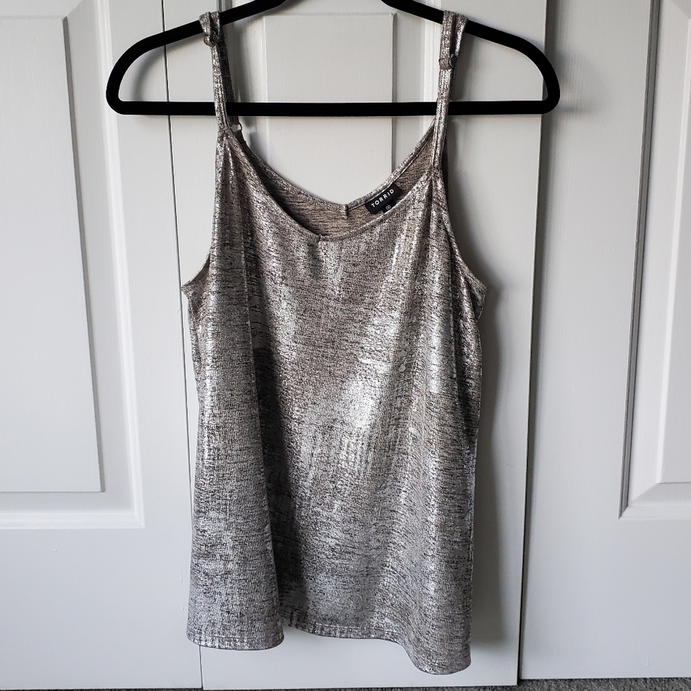 Silver shimmery tank top (Torrid 00)